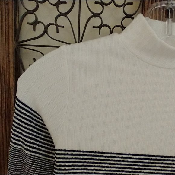 Women's size XS MNG Casual long-sleeve top with striped / block color pattern - Picture 2 of 9